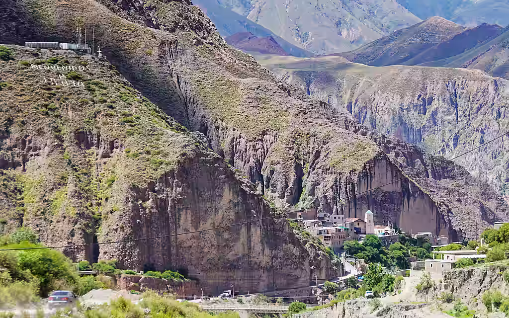 Eingebettet zwischen Bergen, liegt die kleine 1500-Einwohner-Gemeinde Iruya im Nordwesten Argentiniens