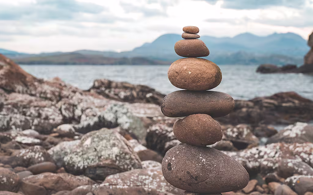 Gehört dazu – eine Steinpyramide macht nicht nur Kindern Spaß