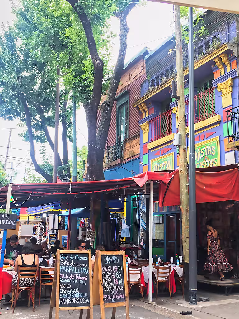 In vielen Cafés und Restaurants wird Tango getanzt