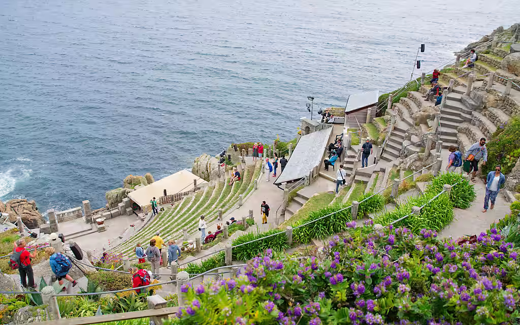 Blick von oben auf das Minack Theatre