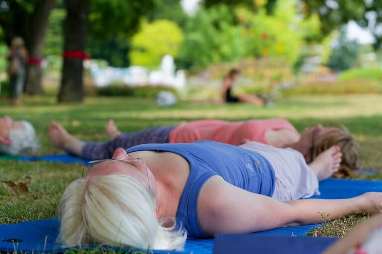 Yoga Outdoor Fotografie erweitert die Wahrnehmung ihrer Leistungen als Yoga-Studio oder Lehrer