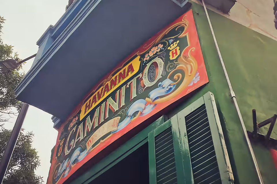 Hauseingang mit Caminito-Schild